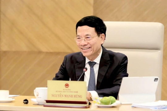Bộ trưởng Nguyễn Mạnh Hùng: Bây giờ thay vì cạnh tranh hạ tầng, đã đến lúc phải chia sẻ, VNPT, Viettel phải chia sẻ hạ tầng cho MobiFone