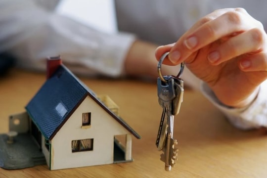 Chuyện lạ ở Mỹ: Người dân không dám bán nhà, nhiều chủ nhân mắc kẹt trong chính căn hộ của mình, lý do là gì?