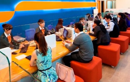 Loạt ngân hàng Việt Nam cắt giảm "kỷ lục" hơn 4.200 nhân viên, chuyện gì đã xảy ra?