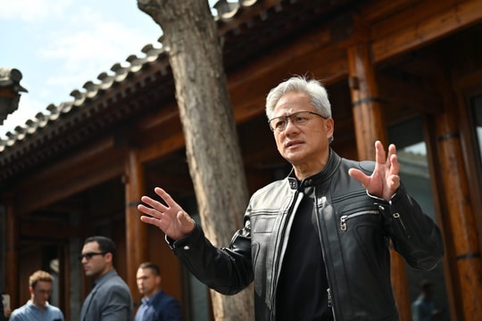 Nhân viên Nvidia nhiều người trở thành tỷ phú đôla nhờ 'chiếc còng tay bằng vàng' của Jensen Huang