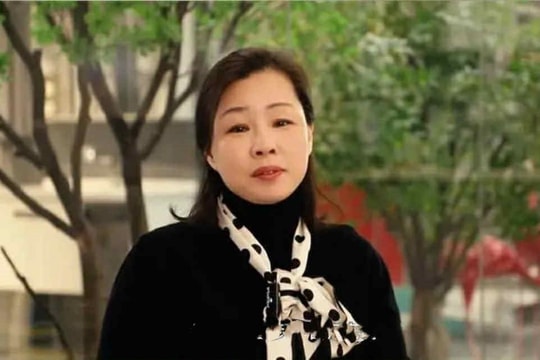 Nữ hoàng BĐS từng tuyên bố “tiền như có chân, tự chảy vào túi tôi”, 9 năm sau ôm nợ hơn 109 tỷ đồng, livestream than nghèo trong phòng trọ khiến ai cũng ngao ngán