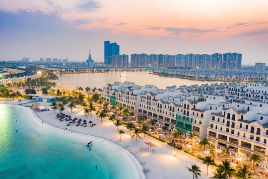 "Ông lớn" Vinhomes báo lãi sau thuế 11.000 tỷ đồng sau nửa năm 2025, thị giá cổ phiếu VHM tăng “bốc đầu” hơn 2,2 lần