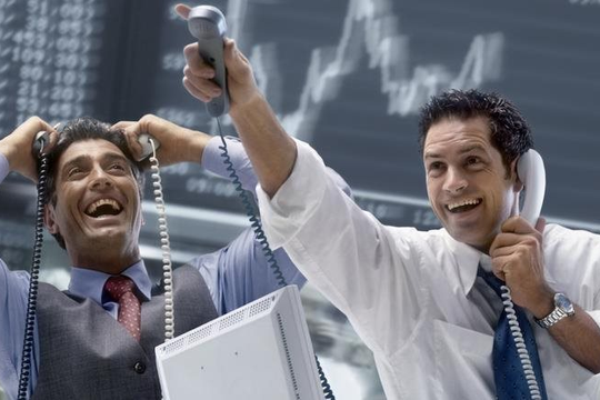 Khối ngoại trở lại mua ròng đột biến hơn 1.600 tỷ đồng trong ngày VN-Index lấy lại mốc 1.500 điểm, cổ phiếu nào được "gom" mạnh nhất?