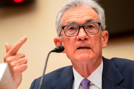 Fed tiếp tục giữ nguyên lãi suất bất chấp áp lực từ Tổng thống Trump và 2 quan chức công khai ủng hộ việc cắt giảm 