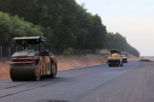 Sản lượng thi công đạt hơn 66.500 tỷ đồng trong 6 tháng, Việt Nam sẽ có 2.476 km đường bộ cao tốc vào dịp 19/8