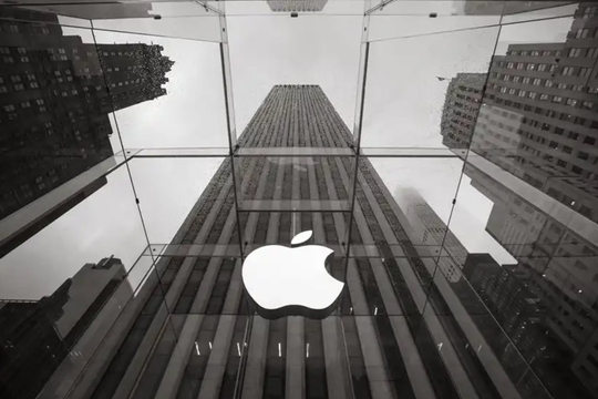 Ngược chiều cả thế giới, Tim Cook đứng ngoài cơn địa chấn AI, khiến đế chế Apple 3.000 tỷ USD hụt hơi