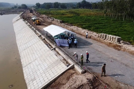 Người nhà lãnh đạo muốn gom thêm cổ phiếu vùng đỉnh lịch sử, Thuỷ lợi Lâm Đồng (LHC) có gì?