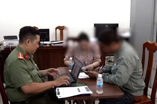 Chuyển 40 triệu đồng tiền hàng nhưng liên tục bị báo lỗi, còn bị yêu cầu chuyển thêm 100 triệu nữa, người đàn ông báo công an