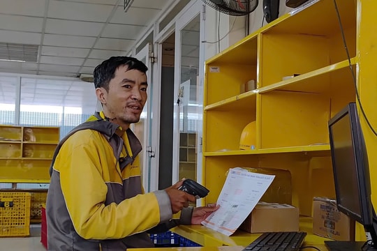 Phí ship chỉ 165K, vị khách ở TPHCM chuyển khoản luôn 165 triệu đồng: Shipper lập tức báo cáo luôn lãnh đạo đơn vị