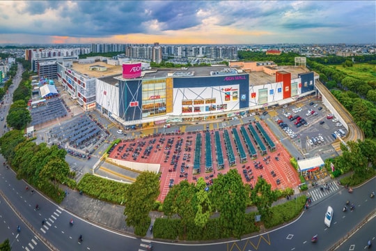 Thời thế thay đổi, trung tâm đô thị không còn là điểm hấp dẫn với bán lẻ hiện đại