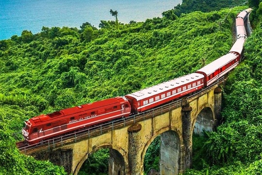Có gì ở đoàn tàu hạng sang đi dọc Việt Nam, giá vé tới 220 triệu đồng/người: tổng hành trình 8 ngày 7 đêm xuyên Việt, dịch vụ sang xịn như khách sạn 5 sao 