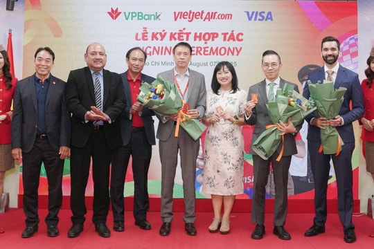 Vietjet tiên phong kết nối tiêu dùng số với thẻ tín dụng đồng thương hiệu YOJO hợp tác với VPBank