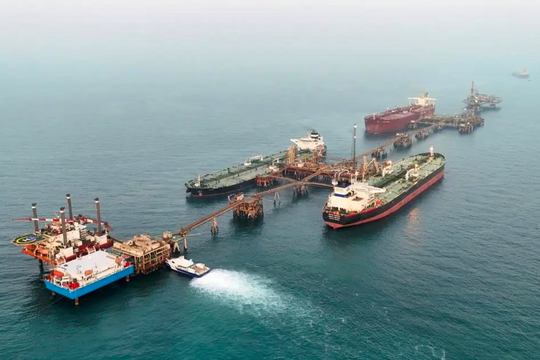 Vừa bị Ấn Độ 'quay lưng', Nga lập tức mạnh tay hạ giá dầu cho 'khách sộp' mới là quốc gia đang mua hơn 11 triệu thùng/ngày