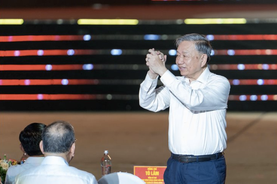 Tổng Bí thư Tô Lâm dự chương trình "Dưới Cờ Vinh Quang"