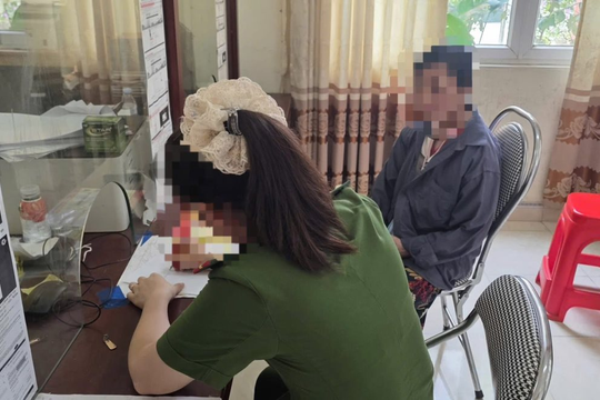 Vừa rút xong 146 triệu đồng tiền tiết kiệm, cụ bà Cao Bằng kể lại cho hàng xóm: Công an lập tức đến làm việc, yêu cầu dừng giao dịch