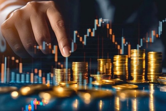 VN-Index chạm 1.600 điểm: Định giá nhóm chứng khoán ở mức nào?