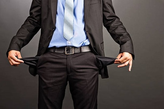 60% người dân một nước ĐNÁ lâm vào cảnh đầu tháng đã hết tiền, giới trẻ vung tiền chi tiêu để ‘bằng bạn bằng bè’, chậm lấy vợ sinh con, không tài khoản tiết kiệm