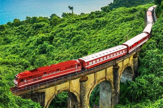 Đột phá với những đoàn tàu 5 sao, Tổng Công ty Đường sắt Việt Nam báo lãi gấp đôi trong quý 2/2025