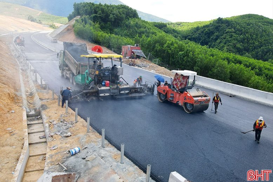 Thông xe kỹ thuật 3.188 km đường bộ cao tốc, hoàn thành 1.700 km đường bộ ven biển trước ngày 19/12/2025