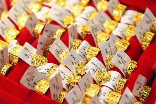 Hôm nay, giá vàng nhẫn, vàng SJC bật tăng trở lại, tiến sát mốc 125 triệu đồng/lượng