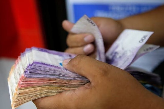 Nhiều tiền cũng khổ: Nước ASEAN nhận tiền từ nước ngoài gửi về nhiều kỷ lục, đang lo "cú sốc kinh tế"