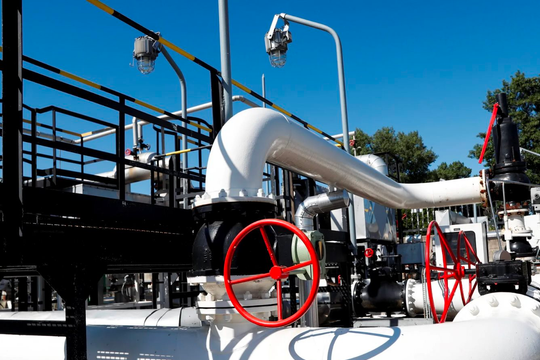 Quốc gia EU phụ thuộc vào dầu Nga để đáp ứng hơn 80% nhu cầu đột ngột bị chặn đứng nguồn cung: Chuyện gì đang xảy ra?