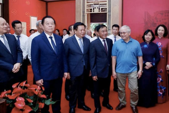 Di tích nhà số 48 phố Hàng Ngang, nơi Bác Hồ viết Tuyên ngôn độc lập được gắn biển biển công trình kỷ niệm Quốc khánh