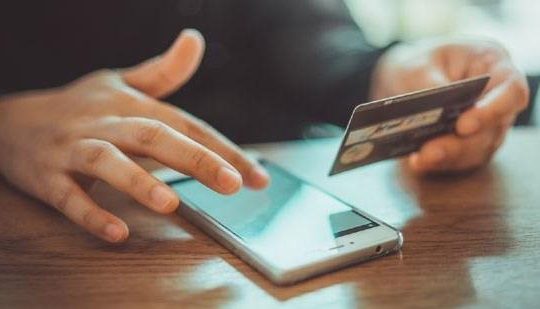 Người đàn ông cố tình chuyển khoản 2 tỷ đồng cho người lạ, rồi đi báo công an 