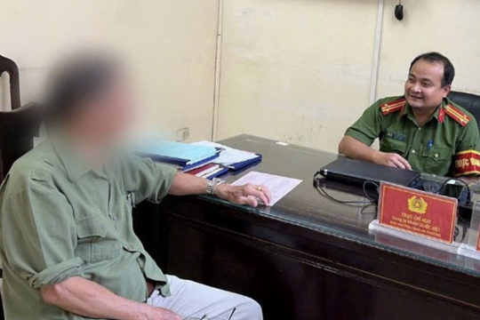 Vừa thao tác liên kết tài khoản ngân hàng, tài khoản tự động trừ 400 triệu đồng, cụ ông vội báo công an