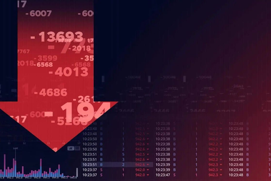 Áp lực bán lan rộng, VN-Index rơi sâu rồi phục hồi trong phiên sáng 20/8
