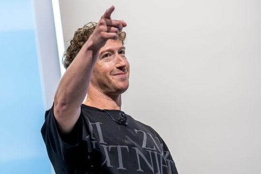 Chi 15 tỷ USD để 'mua' một thiên tài AI, Mark Zuckerberg đang cố gắng bảo vệ cỗ máy kiếm tiền gần 50 tỷ USD mỗi quý của Meta