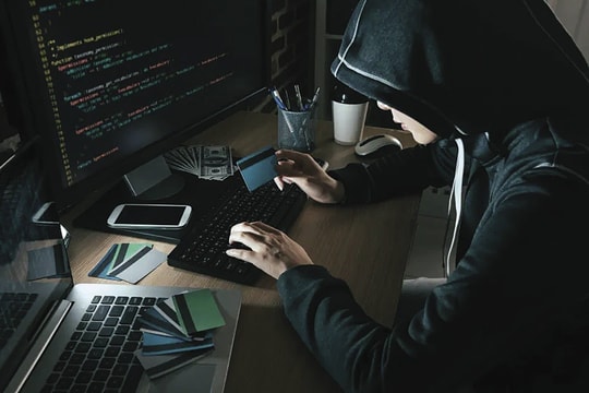 Vì sao người dùng liên tục bị làm phiền bởi tin nhắn, email lừa đảo?