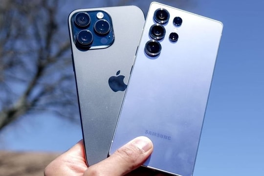 Apple sẽ ra mắt chiếc điện thoại gập đầu tiên vào năm sau, giá khởi điểm từ 2.000 đến 2.500 USD