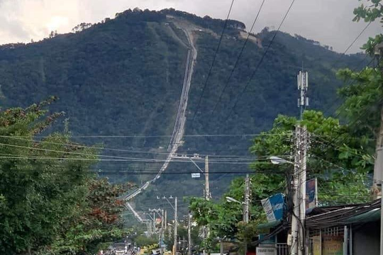DN đằng sau đường ống dẫn nước dài hơn 2.000m như "đường lên trời" ở đèo Ngoạn Mục, dốc nhất miền Nam: Lãi nghìn tỷ mỗi năm
