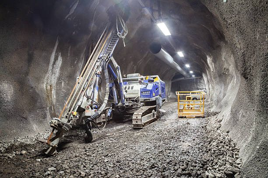 Sập tường nhưng vẫn khoan sâu, 41 mũi khoan thất bại, 1 phút sau cả công trường hò reo, “mỏ vàng” được khai mở 
