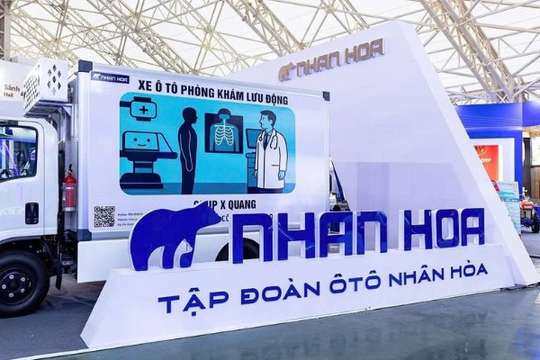 Một công ty mang cả xe ô tô phòng khám lưu động có hệ thống chụp X-quang đến Triển lãm A80 