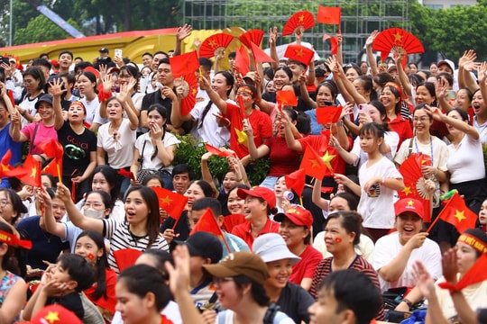Chính thức: Tặng 100.000 đồng/người cho toàn dân ăn Tết Độc lập 