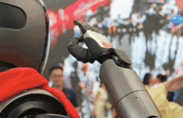 Robot hình người “Made in Vietnam” của tỷ phú Phạm Nhật Vượng làm 1 việc bất ngờ tại công trình top 10 TG