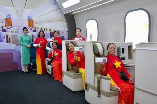 Vietnam Airlines tái hiện bầu trời với trải nghiệm bay sống động tại Triển lãm A80