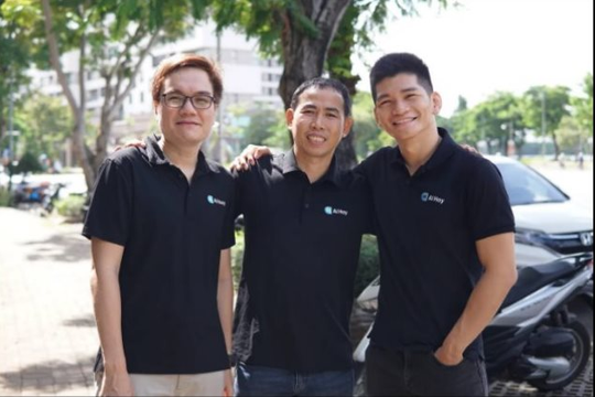 Startup MXH hỏi đáp AI thuần Việt đầu tiên "làm điều không tưởng": Thuyết phục Nvidia bán siêu chip, Forbes vinh danh