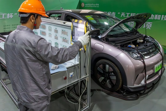 Trung Quốc thiếu hơn 1 triệu thợ sửa xe điện, 75% thợ không đủ tiêu chuẩn: Cuộc khủng hoảng thầm lặng cho nỗ lực xanh hóa ngành ô tô