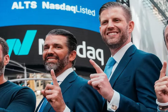 Tài sản của 2 con trai Tổng thống Trump tăng vọt ngày American Bitcoin chào sàn
