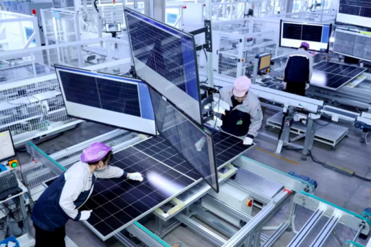 Bong bóng pin mặt trời của Trung Quốc vỡ tung: Top 6 doanh nghiệp lỗ hàng tỷ USD, giá bán rơi tự do, Bắc Kinh cân nhắc thành lập quỹ giải cứu