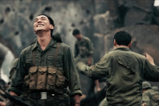 Mưa Đỏ chính thức soán ngôi phim Lý Hải, áp sát Mai của Trấn Thành, 2 tuần tạo nên kỷ lục chưa từng có tại Việt Nam