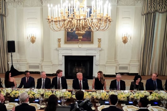 Loạt tỷ phú công nghệ họp bàn 'lấy lòng' Tổng thống Donald Trump: Thung lũng Silicon đang đánh đổi điều gì?