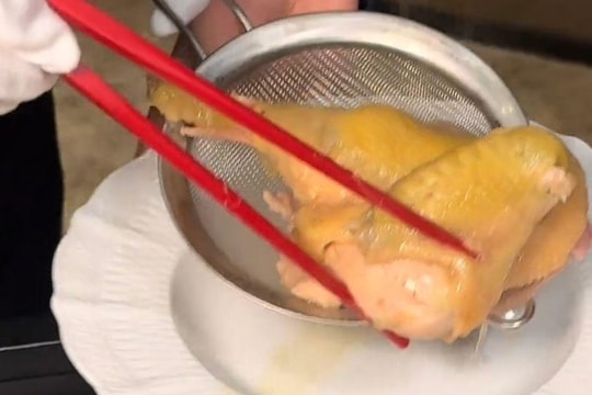 Khách nổi giận vì ăn nửa con gà phải trả hóa đơn gần 7,5 triệu, nhà hàng khẳng định: “Chúng tôi làm đúng, không hề chặt chém”