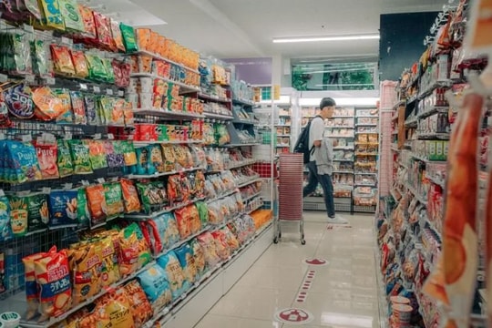 'Báu vật quốc gia' của Nhật Bản: Chuỗi 55.000 cửa hàng hoạt động 24/7 khắp cả nước, hàng triệu người dân tới mua sắm, thanh toán hóa đơn, gửi hàng