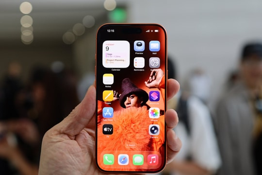 Sau nhiều năm bị "coi như trò cười", cuối cùng chiếc iPhone này đã có thể đuổi kịp các lão làng Android