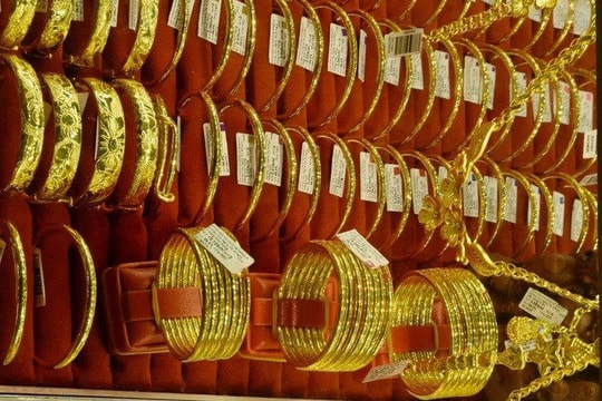 Sáng 11/9: Giá vàng nhẫn, vàng SJC tiếp tục lao dốc 