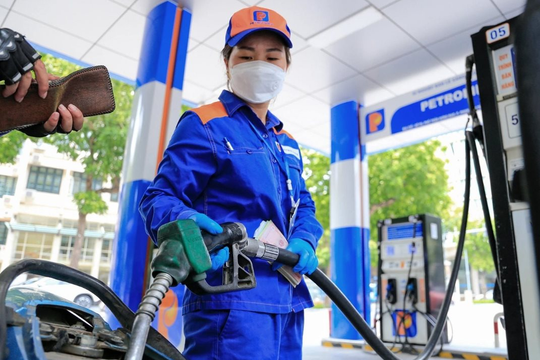 Giá xăng giảm nhẹ, dầu diesel và dầu hỏa tăng